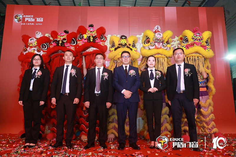 伊盾門窗十周年慶在佛山楓丹白鷺酒店隆重舉行，央視名嘴朱軼前來助陣！20190420154056