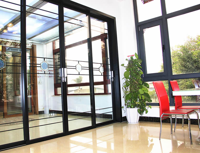 斷橋鋁門窗價(jià)錢相差那么大，300元的和1500元的究竟有什么分別？